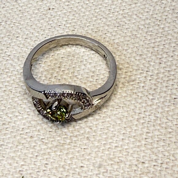 Peridot August Birthstone Ring Green‎ Silver-Tone Size 5.75 - Picture 6 of 8